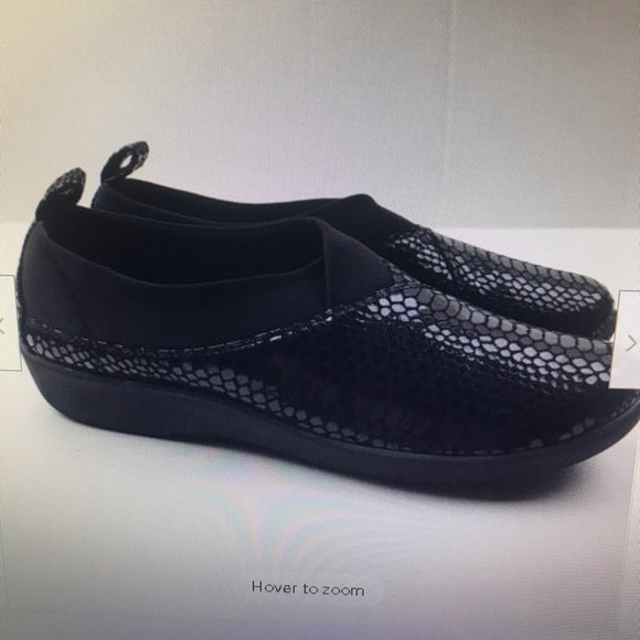 NEW with out tags Clarks: womens: black clog shoes:Sz: 9 - Picture 4 of 10